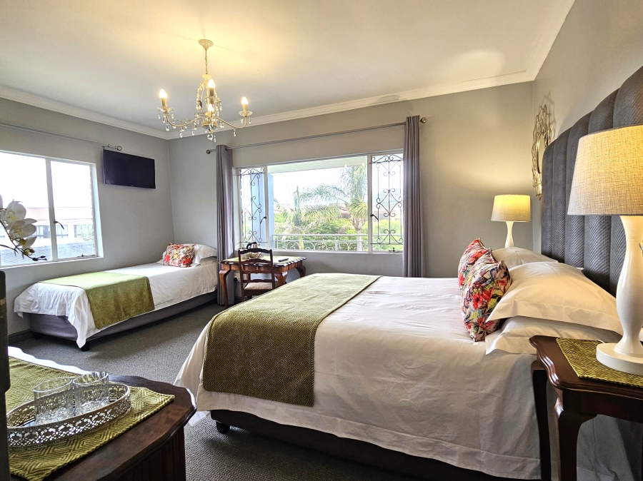9 Bedroom Property for Sale in Wavecrest Eastern Cape